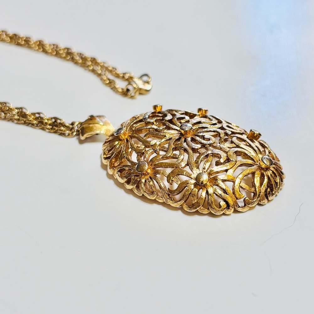Vintage Monet Ornate Gold Tone Daisy Pendant Necklace